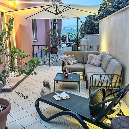 Modernes Mit Grosser Terrasse Und Grillmoeglichkeit By Interhome Apartamento