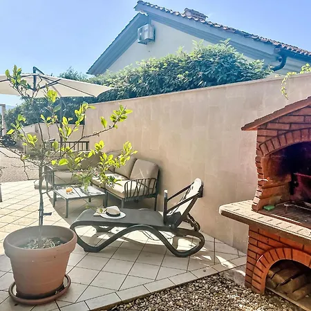 Modernes Mit Grosser Terrasse Und Grillmoeglichkeit By Interhome Apartamento