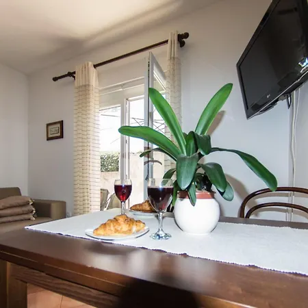 Modernes Mit Grosser Terrasse Und Grillmoeglichkeit By Interhome Apartamento Opatija
