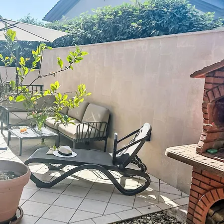 Modernes Mit Grosser Terrasse Und Grillmoeglichkeit By Interhome *